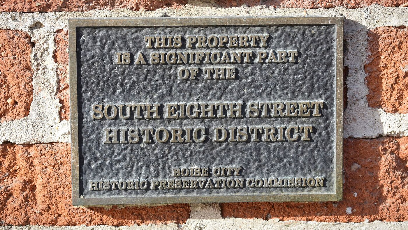 Bronze plaque marking the South Eighth Street Historic District